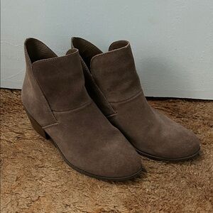 Women's Me Too Suede Ankle Boots